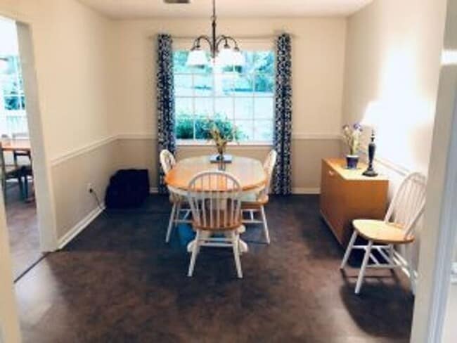 Photo - 517 Coldstream Dr