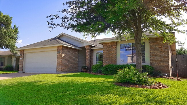 Building Photo - 3 Bedroom Round Rock home with a large office space!  Excellent Schools!