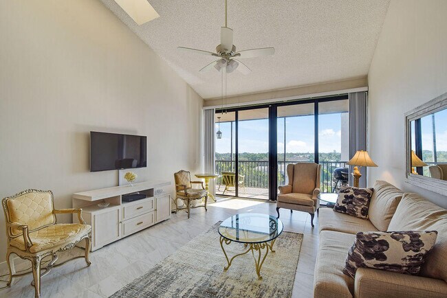 Photo - 11370 12 Oaks Way Unit 614