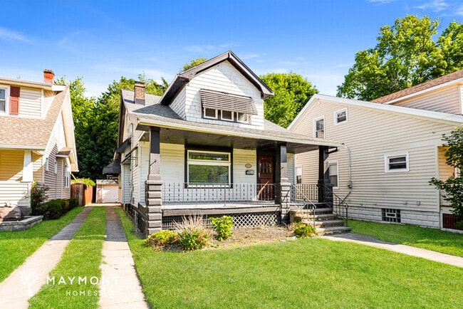 9509 Rosewood Ave