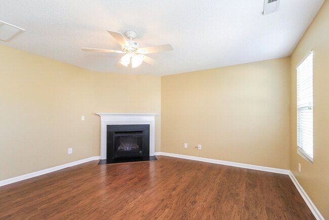 Photo - 300 Creekview Dr