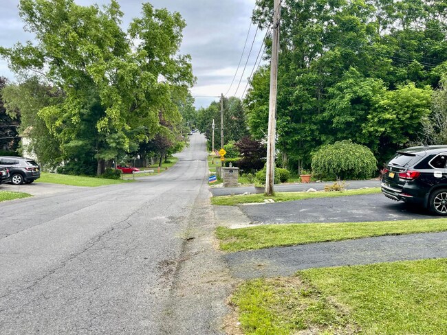 Photo - 429 W Lawrence St Unidad 429 West Lawrence Street Albany, NY 12208