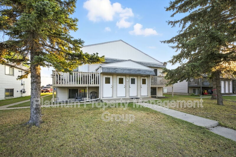 Photo - 4817-4852 52 St