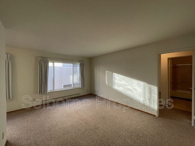 Photo - 443 Lee St
