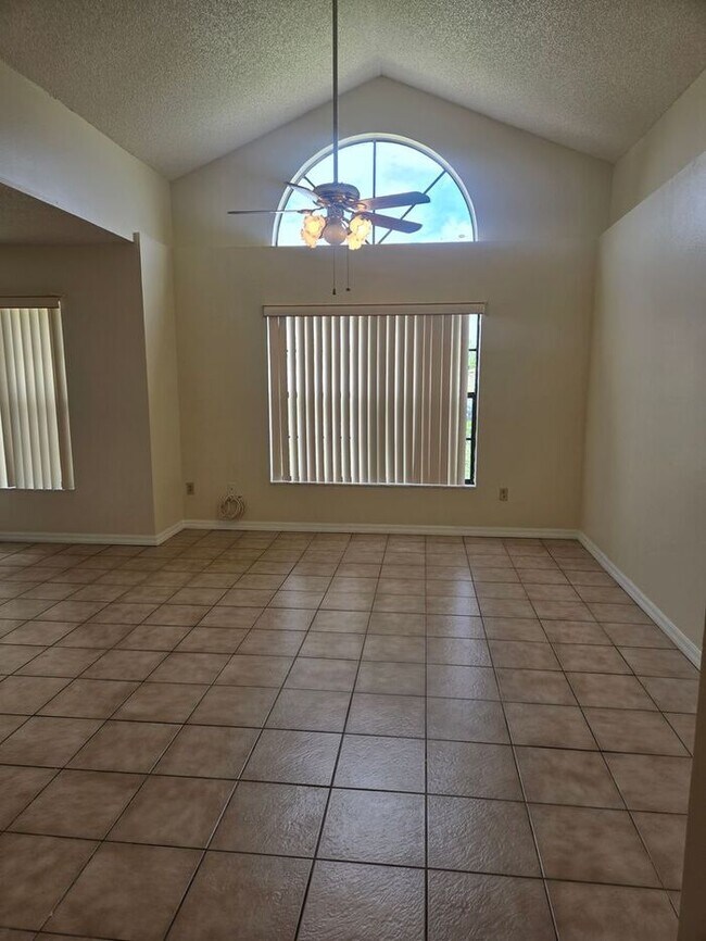 Beautiful 4 Bed 2 Bath Single Family - Image 