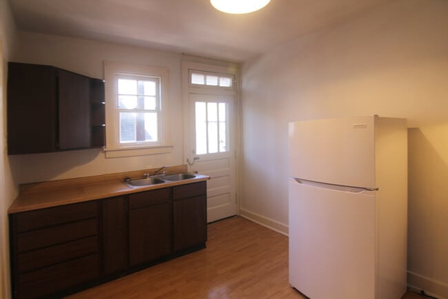 Photo - 8001 Saint Lawrence Ave