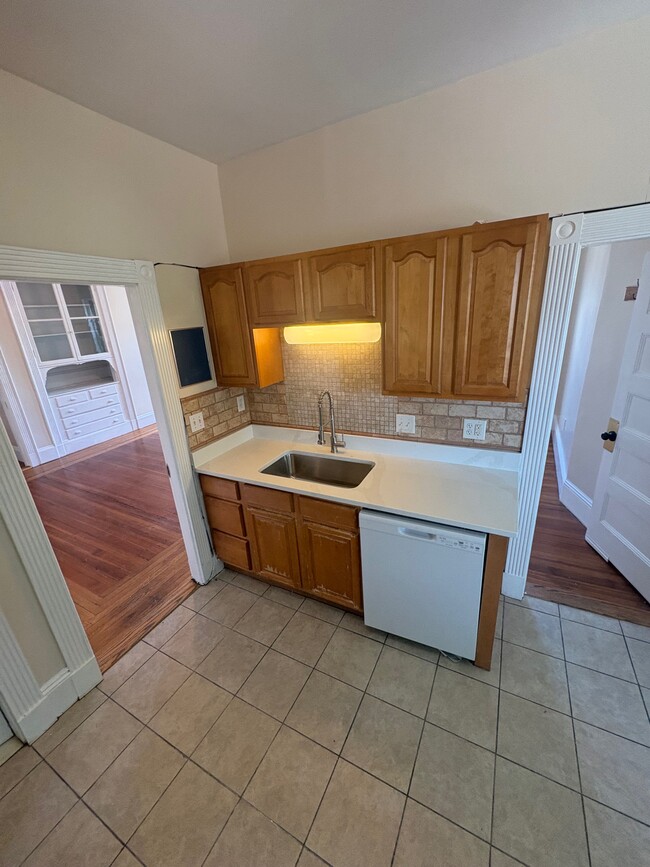 66 Clifford St Unit 2