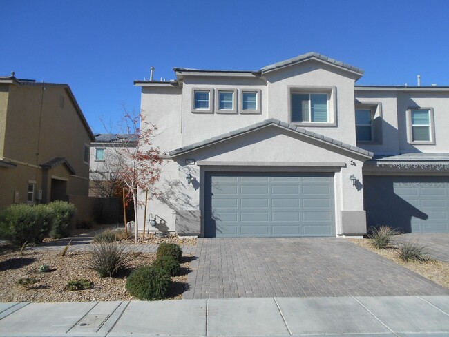 Spacious 4-Bedroom Home in Gated North Las... - Spacious 4-Bedroom Home in Gated North Las...