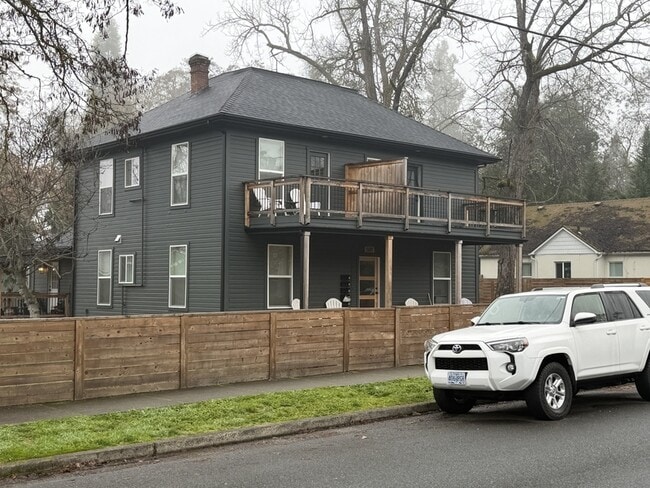 Photo - 509 NW C St Unit 3