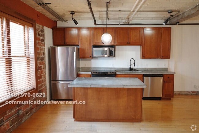 Building Photo - 78 Watson St Rental