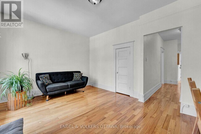 Photo - 172 Ivy Crescent