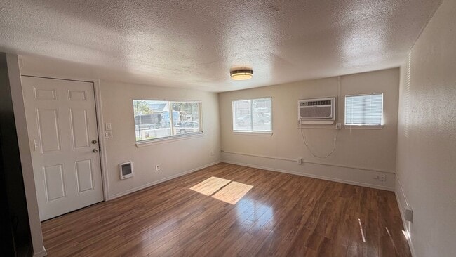 Photo - 809 Willard Ave