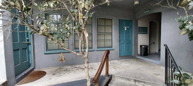 Photo - 5400 Franklin