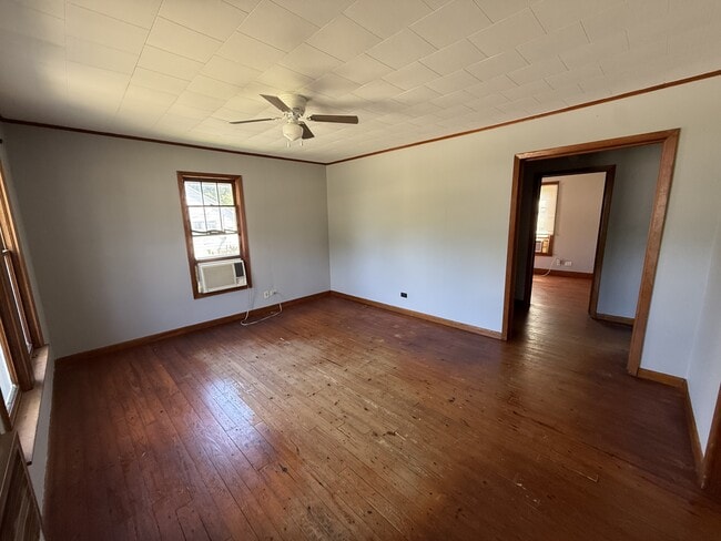 Building Photo - 347 S Cedar St