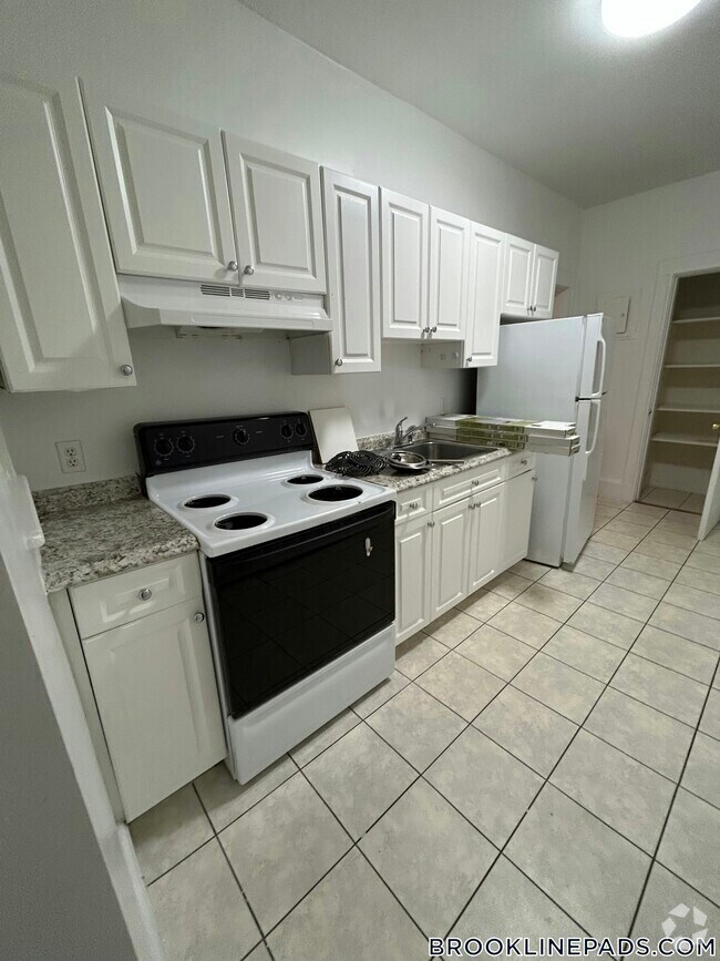 Building Photo - 21 Fairbanks St Rental
