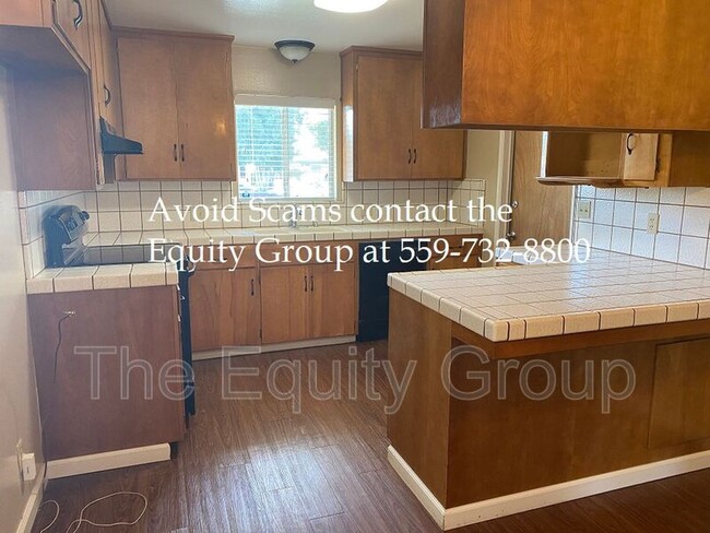 Photo - 693 S Laspina St