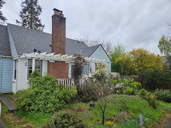 Photo - 611 W 32nd St