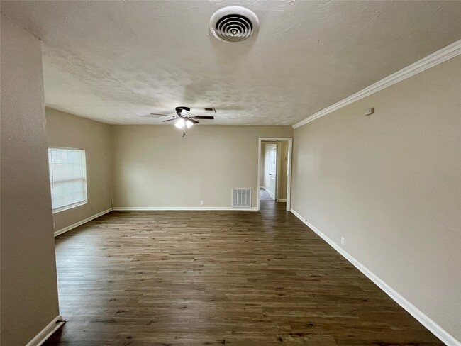 Photo - 6144 Doulton Dr