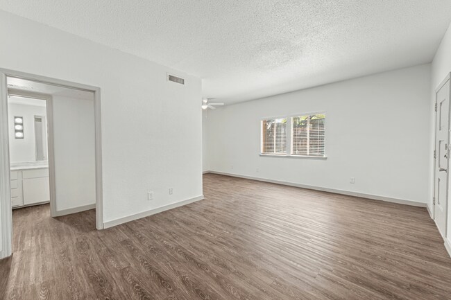 Photo - Oaks at Spring Valley