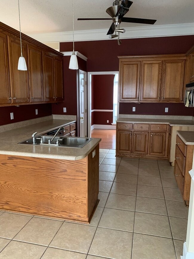 Photo - 215 Ambleside Dr