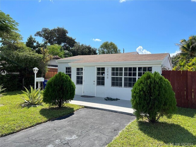 Photo - 2048 NE 183rd St