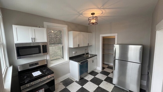 Building Photo - 440 S Ridgeland Ave Unit 2S