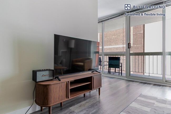 1 E Delaware Pl Unit GO FL9-ID1360