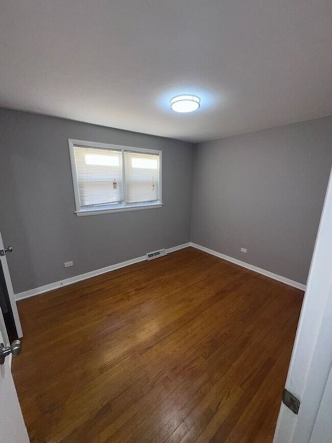 Photo - Gage Park 3 bedroom house for Rent