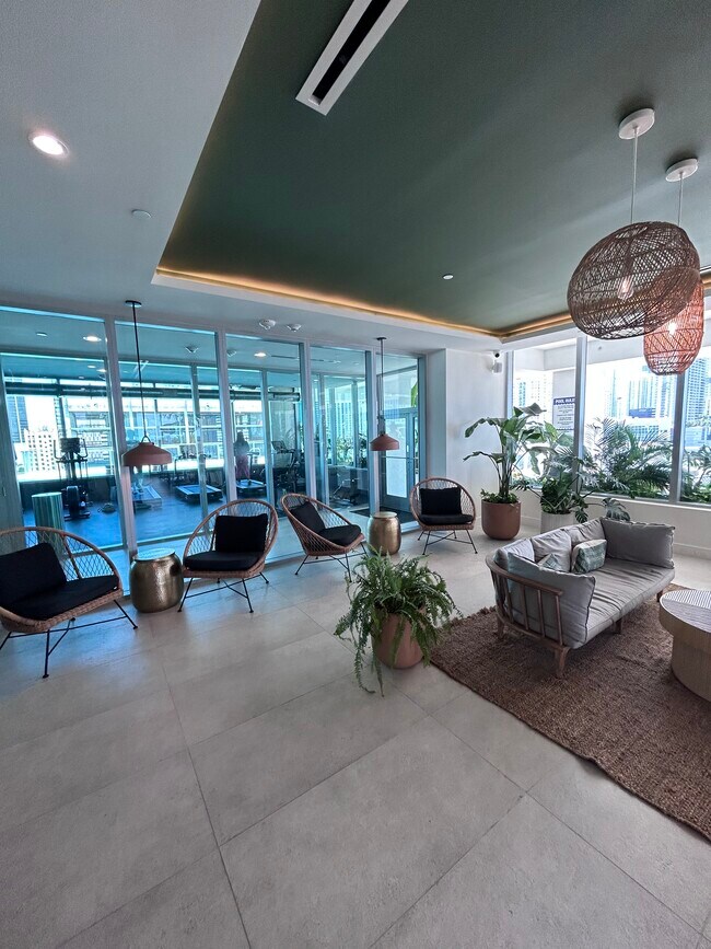 Photo - 142 SW 5th Ave Unidad 305