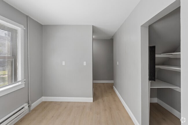 4BR, 1BA - 1,200 SF - Kitchen
