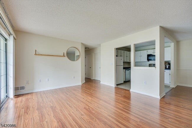 Photo - 69 Amberly Ct