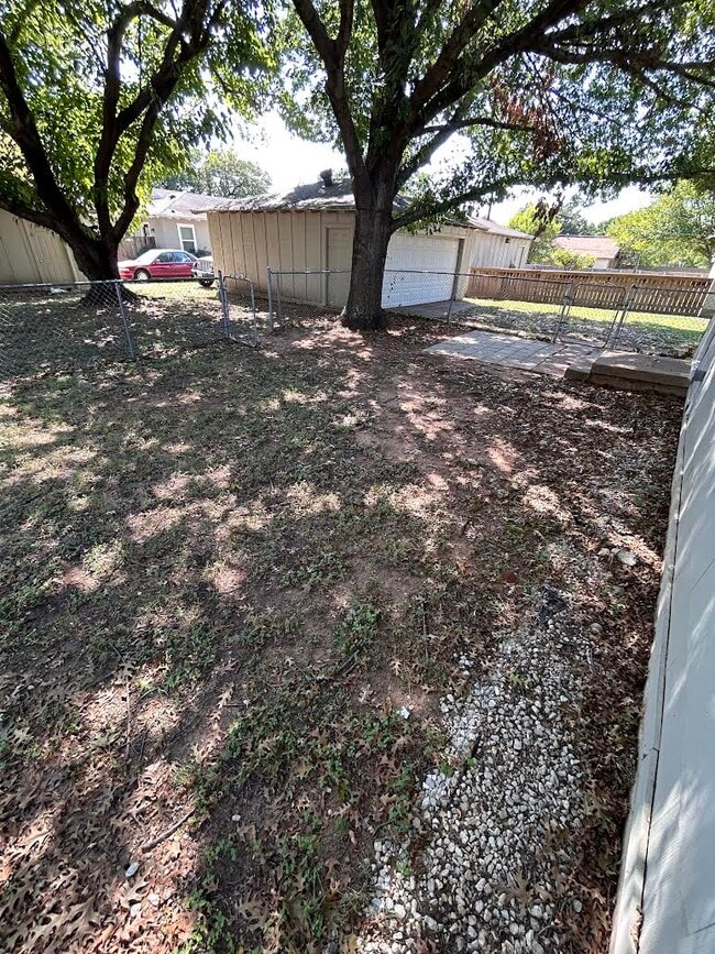 Photo - 704 Sunny Ln