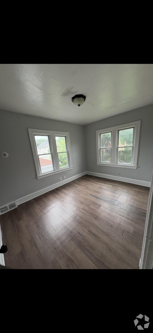 Building Photo - 1732 S 76th St Rental