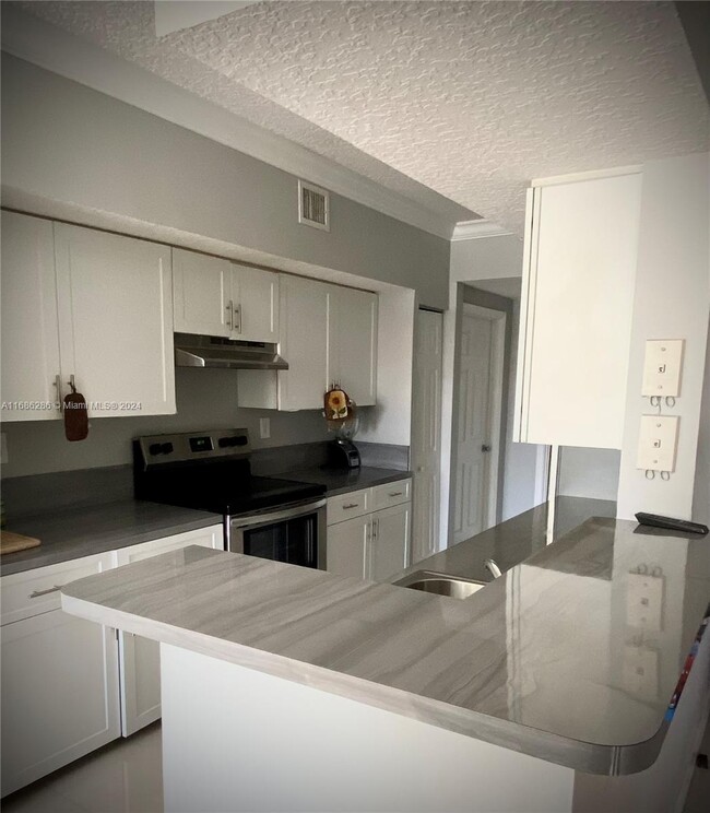 Building Photo - 11601 SW 2nd St Unit #21201 updated Rental