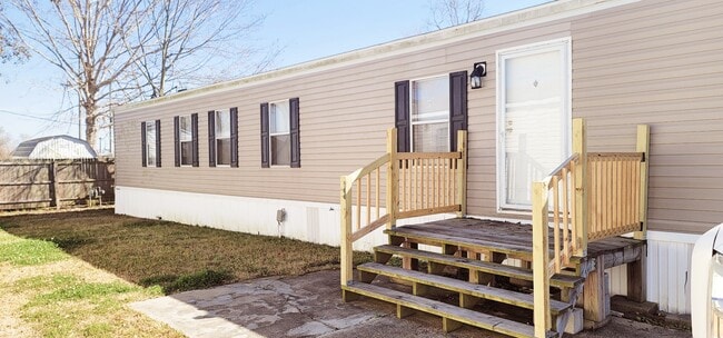 Building Photo - 4105 Carlyss Dr