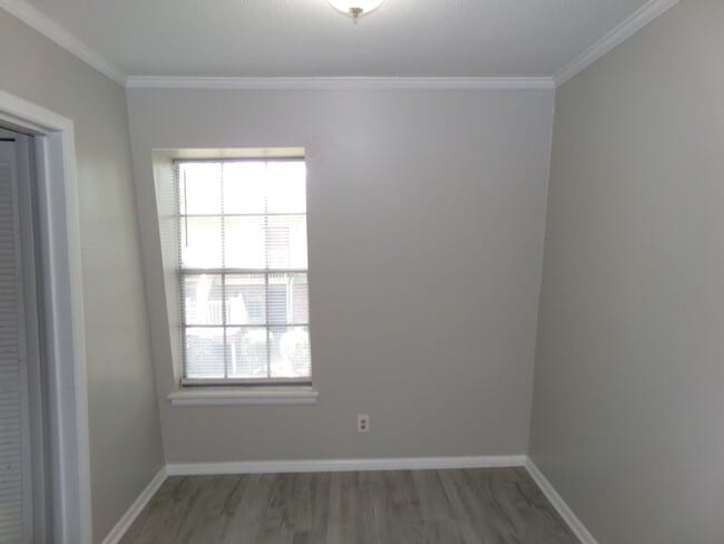 Photo - Salem Square Apartments