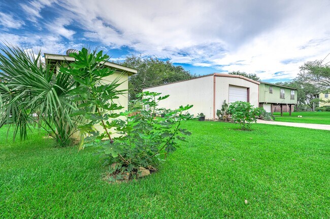 Photo - 325 Palm Dr