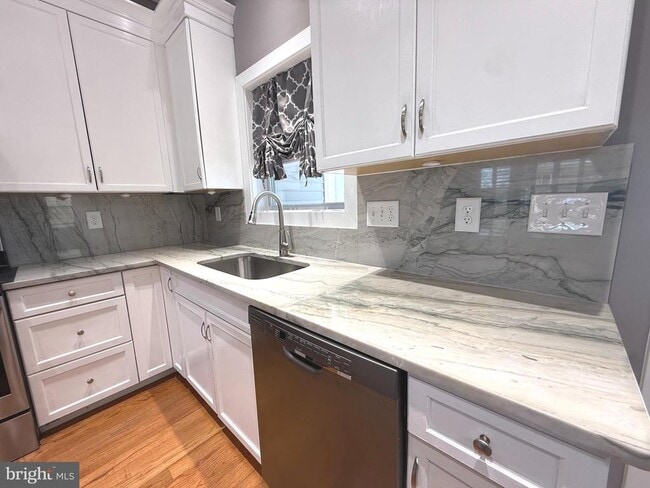 210 Aylesbury Ln