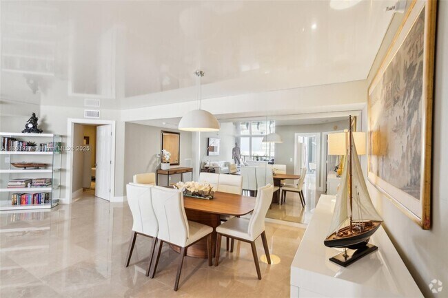 Building Photo - 16711 Collins Ave Unit 704 Rental