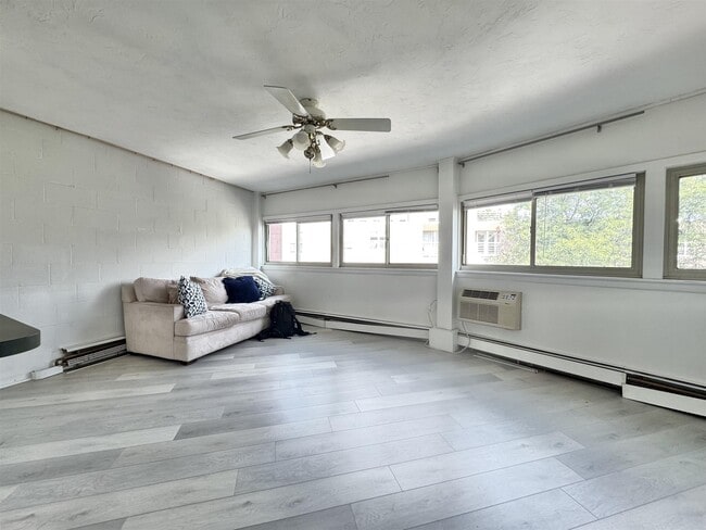 Building Photo - 348 Franklin St Unit 4D Rental