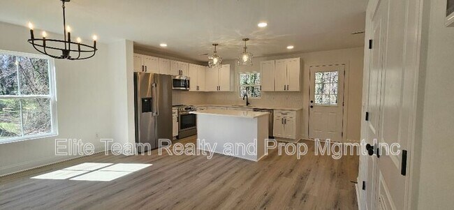 Photo - 382 W Moore Ave