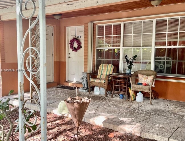 Building Photo - 2016 NE 26th St Unit 2