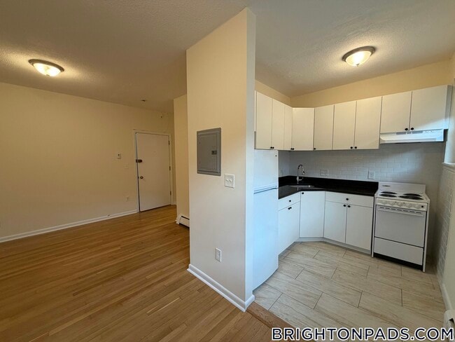 Photo - 2018 Commonwealth Ave Unit 33