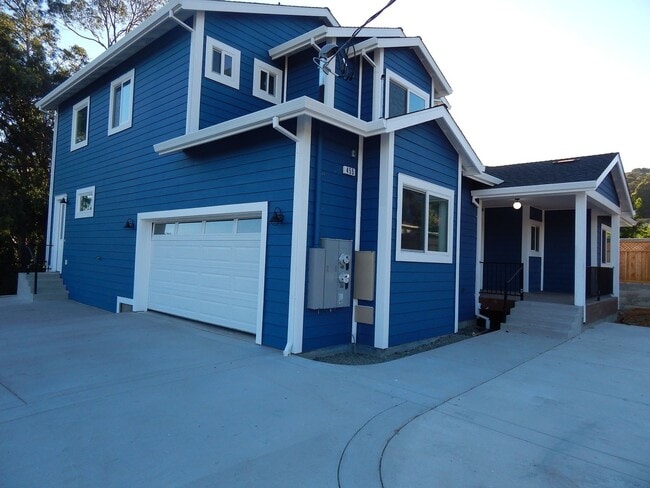 Building Photo - Rent $1900- Deluxe newer 1 Bedroom 1 Bath duplex upper level. El Sobrante
