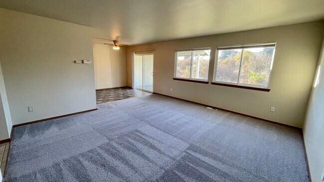 725-727 Crystal Springs
