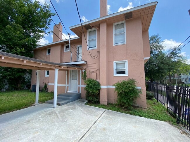 Photo - 520 Sul Ross St