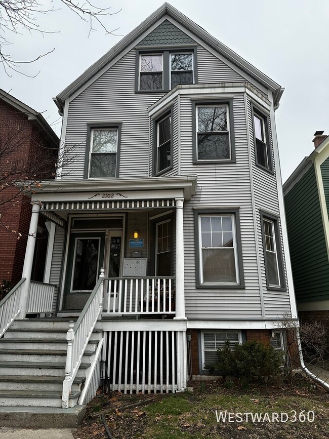 Building Photo - 2102 W Belle Plaine Ave Unit 3