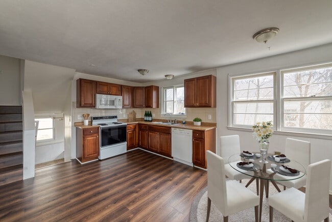 Photo - 729 Jessop Ave