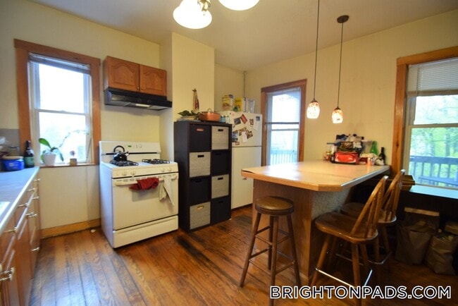 Photo - 346 Faneuil St Unidad 2