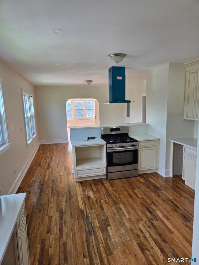 Photo - 921 Cooke St